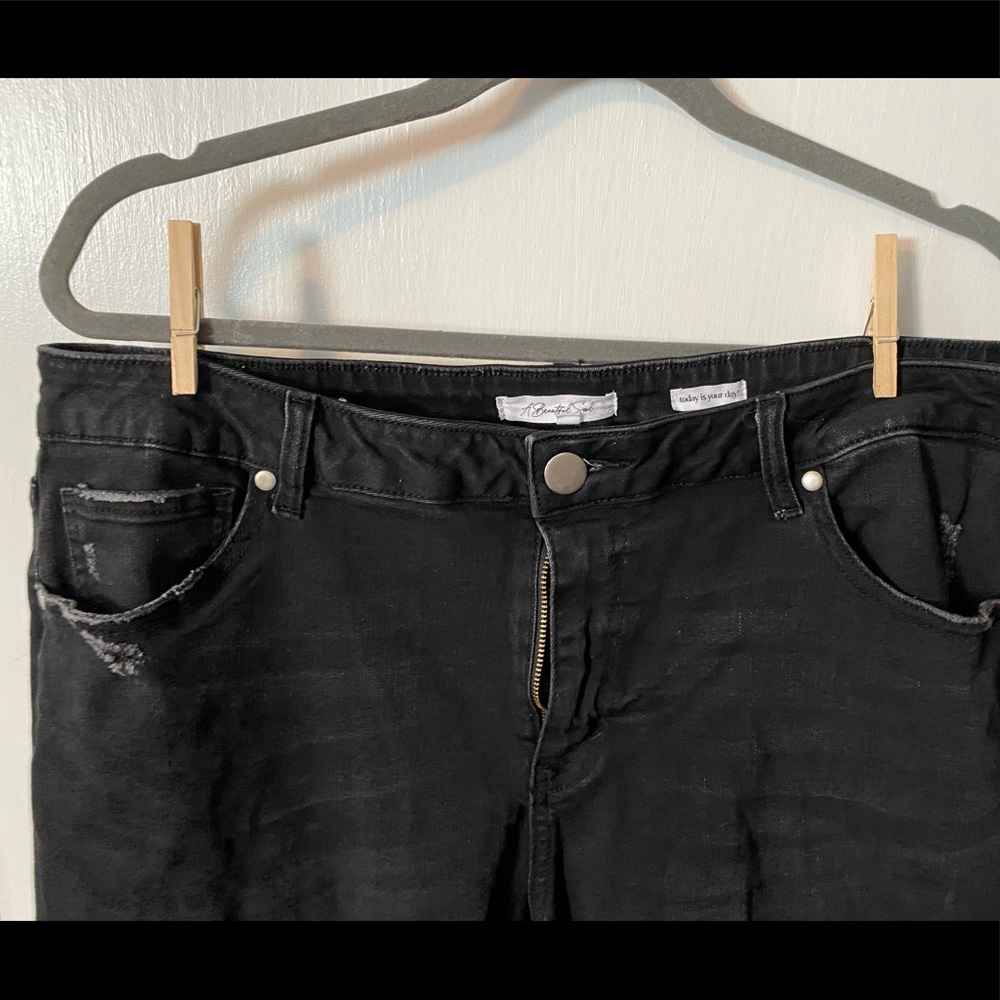 A Beautiful Soul black ripped jeans size 16